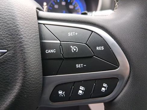 Used 2024 Chrysler Pacifica Touring-L image 16