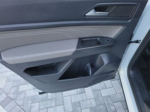 Used 2022 Volkswagen Atlas Cross Sport SE image 21