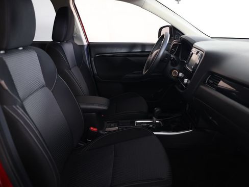 Used 2020 Mitsubishi Outlander ES FWD image 10