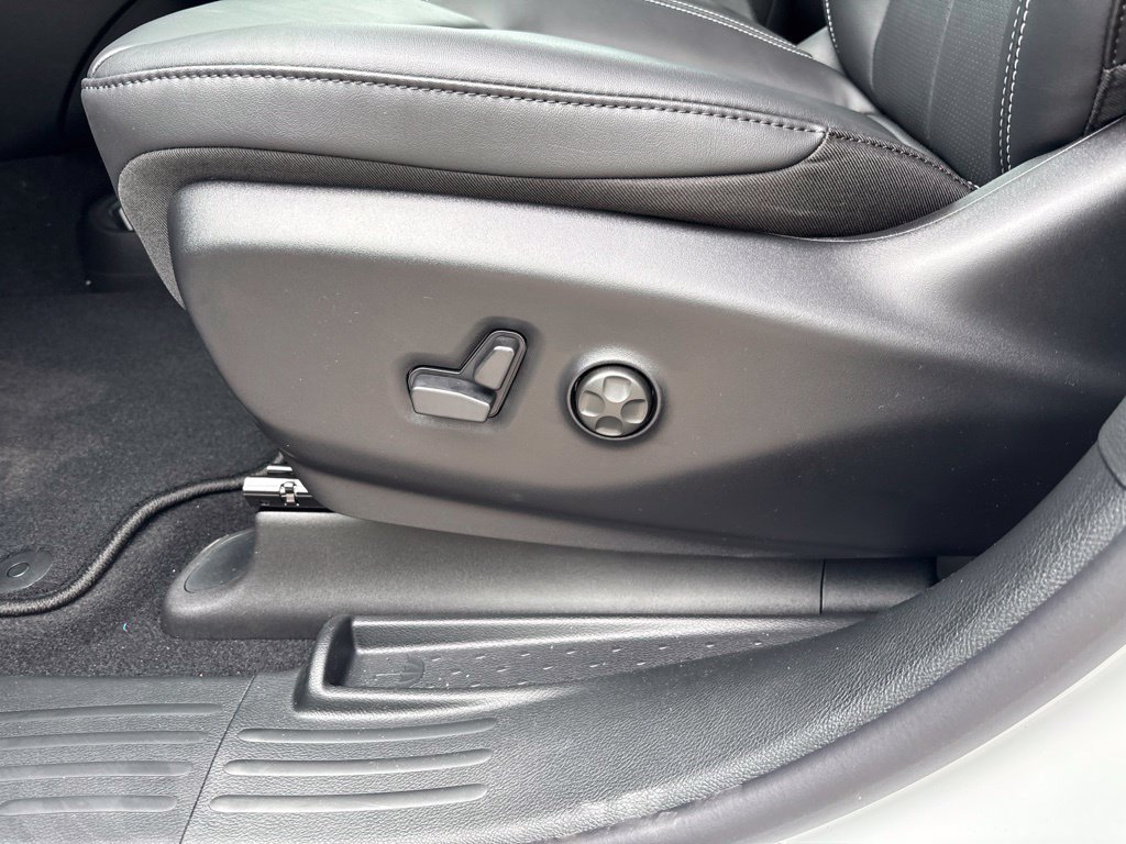 New 2027 Chrysler Pacifica Select FWD image 56