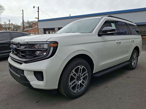 New 2025 Ford Expedition Active image 2