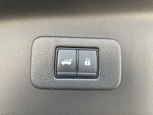 Used 2022 Nissan Armada Platinum w/ Captain's Chairs Package RWD image 34