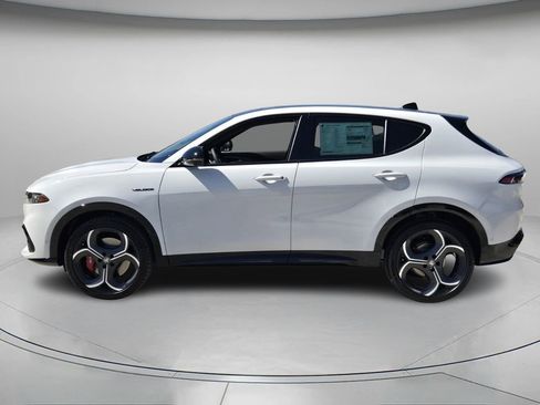 New 2026 Alfa Romeo Tonale w/ Quick Order Package 23H Volce AWD/4WD image 2