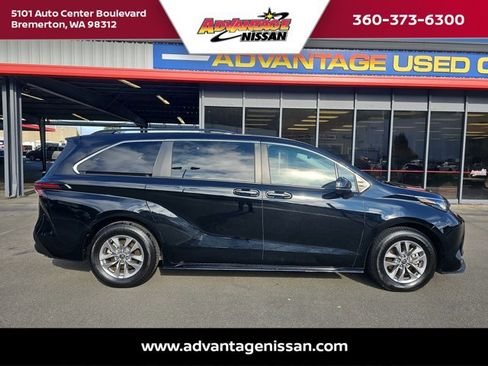 Used 2023 Toyota Sienna XLE image 6