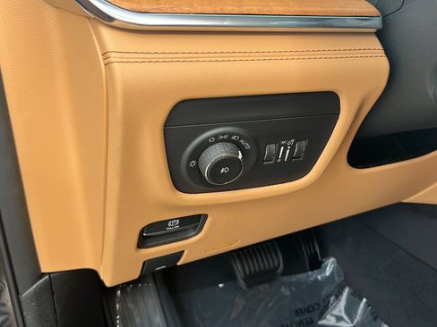 Used 2023 Jeep Grand Cherokee L Summit AWD/4WD image 22
