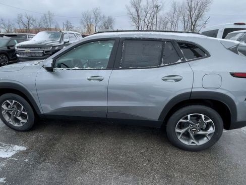 New 2026 Chevrolet Trax LT w/ Sunroof Package image 7
