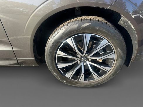 Used 2024 Volvo XC60 B5 Core image 16