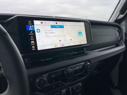 Used 2025 Jeep Wrangler Unlimited Rubicon image 21