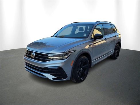 Used 2023 Volkswagen Tiguan SE R-Line image 2