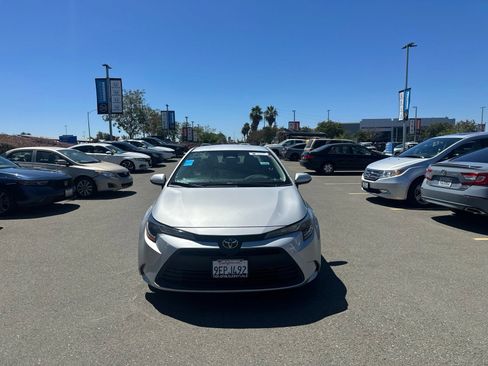 Used 2023 Toyota Corolla LE FWD image 1