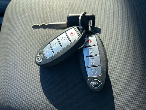 Used 2024 Nissan Frontier SL image 40