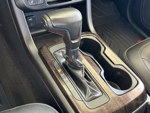 Used 2015 GMC Canyon SLT image 30