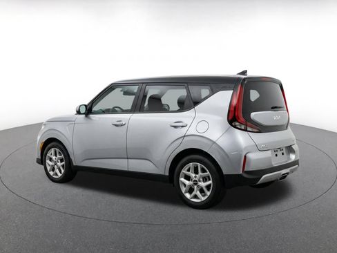 Used 2025 Kia Soul LX w/ LX Technology Package FWD image 7