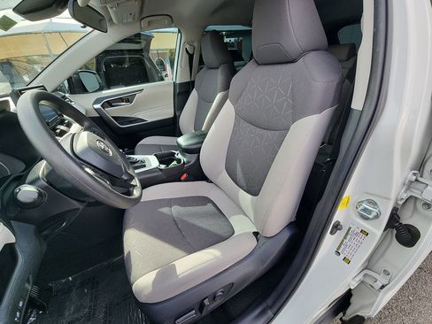 Used 2021 Toyota RAV4 XLE image 13