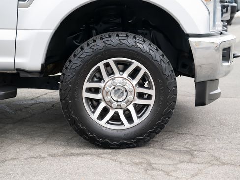 Used 2019 Ford F350 Lariat image 12