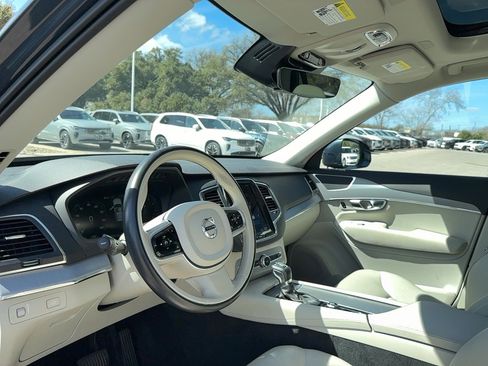 Used 2021 Volvo XC90 T5 Momentum w/ Protection Package Premier image 9