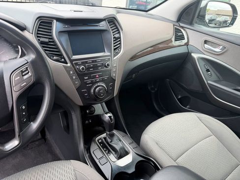 Used 2018 Hyundai Santa Fe SE FWD image 24