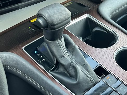 Used 2022 Toyota Sienna LE w/ LE Plus Package image 28