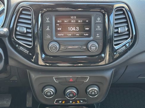 Used 2018 Jeep Compass Latitude AWD/4WD image 22