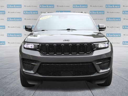 Used 2023 Jeep Grand Cherokee Altitude AWD/4WD image 2