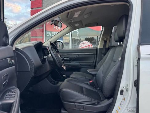 Used 2016 Mitsubishi Outlander SEL image 14