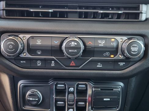 New 2026 Jeep Gladiator Sport AWD/4WD image 15