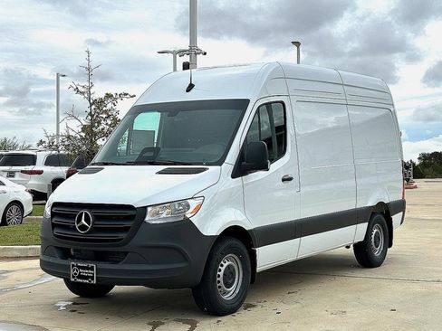 Used 2025 Mercedes-Benz Sprinter 2500 image 4