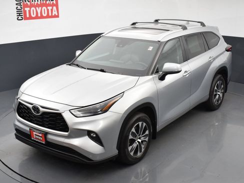 Used 2024 Toyota Highlander XLE AWD/4WD image 28