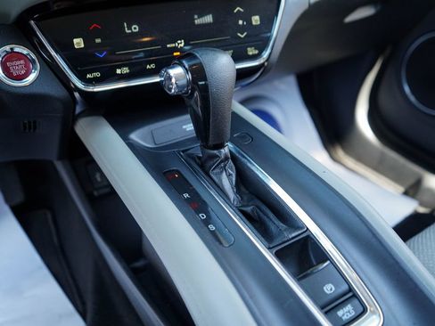 Used 2018 Honda HR-V EX image 36