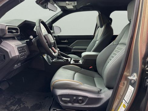 Used 2024 Toyota Tacoma Trailhunter image 14