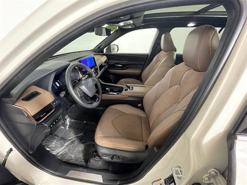 Certified 2024 Toyota Grand Highlander AWD Hybrid image 9