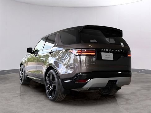 Used 2025 Land Rover Discovery Metropolitan Edition image 10