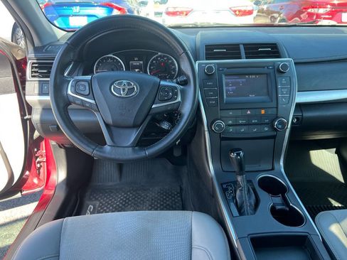 Used 2017 Toyota Camry SE FWD image 19