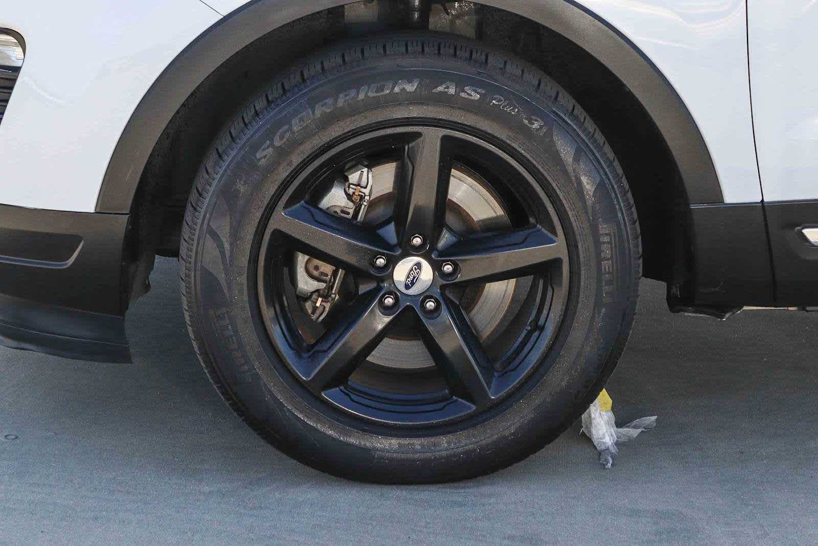 Used 2018 Ford Explorer XLT w/ Equipment Group 202A FWD image 11