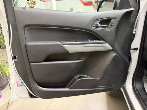 Used 2022 Chevrolet Colorado LT w/ Fleet Safety Package RWD image 10