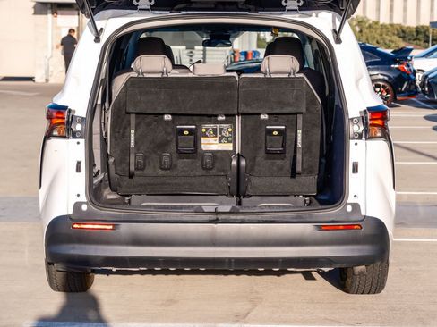 Certified 2021 Toyota Sienna LE AWD/4WD image 28