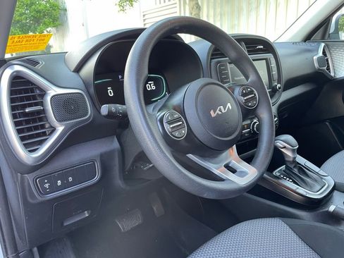 Used 2024 Kia Soul LX w/ Option Group 015 FWD image 10