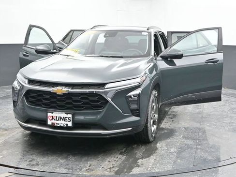 Used 2025 Chevrolet Trax LT image 51