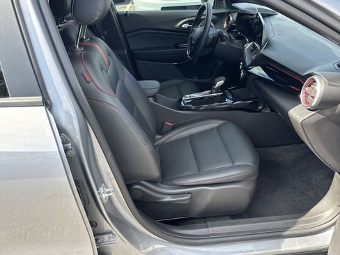 Used 2025 Chevrolet Trax RS w/ Driver Confidence Package image 16