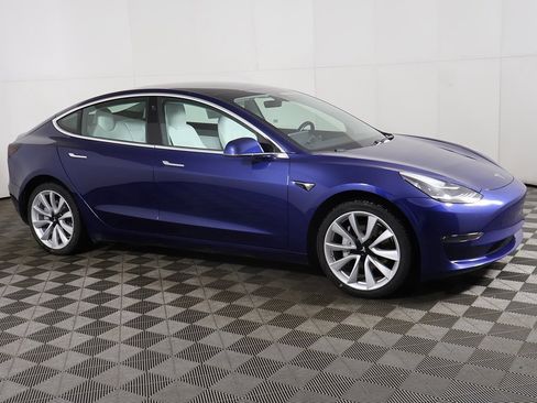 Used 2019 Tesla Model 3 Standard Range Plus image 12