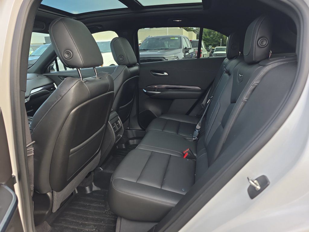 Used 2021 Cadillac XT4 Luxury w/ Cold Weather Package AWD/4WD image 16