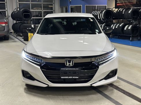 Used 2022 Honda Accord Sport image 2