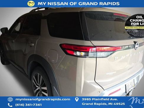 Used 2023 Nissan Pathfinder Platinum AWD/4WD image 4