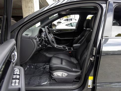 Certified 2026 Porsche Macan AWD/4WD image 25