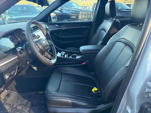 New 2025 Jeep Grand Cherokee Limited w/ Luxury Tech Group II image 14