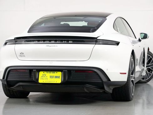 Used 2022 Porsche Taycan image 5