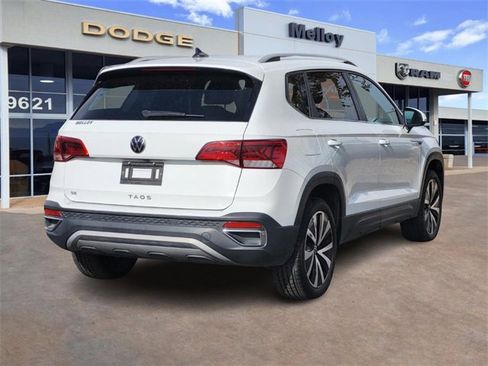 Used 2024 Volkswagen Taos SE image 3