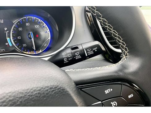 Certified 2025 Chrysler Pacifica Limited FWD image 21