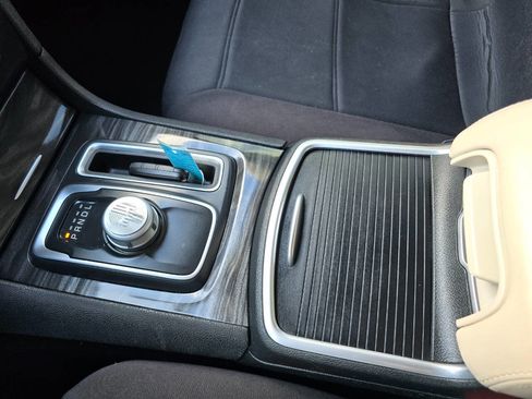 Used 2019 Chrysler 300 Touring w/ Sport Appearance Package image 18