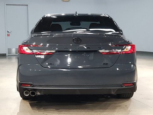 Used 2025 Toyota Camry SE image 6